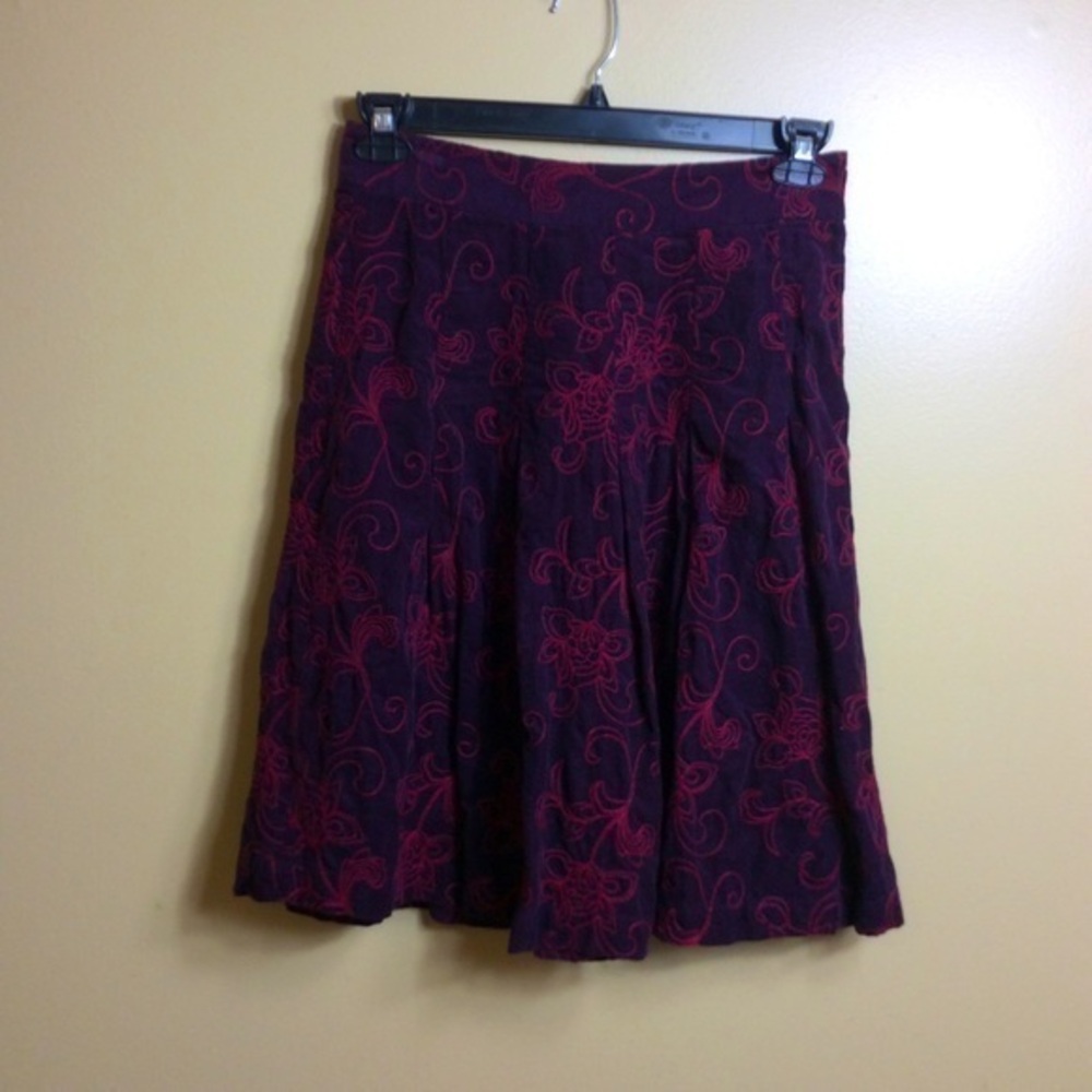 Boden purple embroidered pleated corduroy skirt. Size 10.